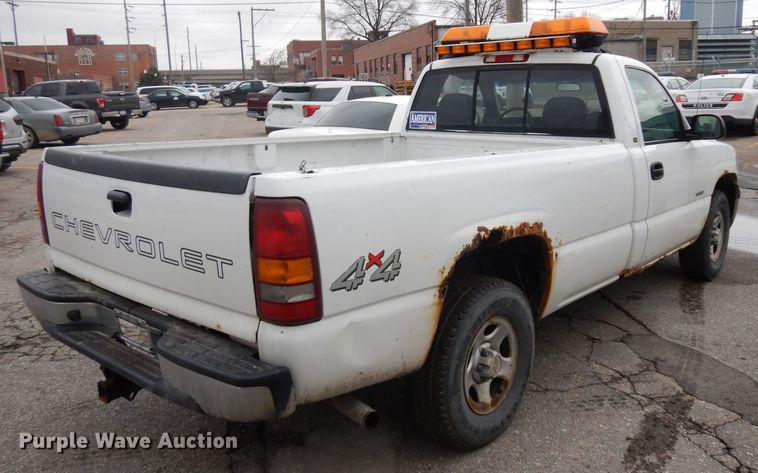 image for item ER9984 2002 Chevrolet Silverado 1500 pickup truck