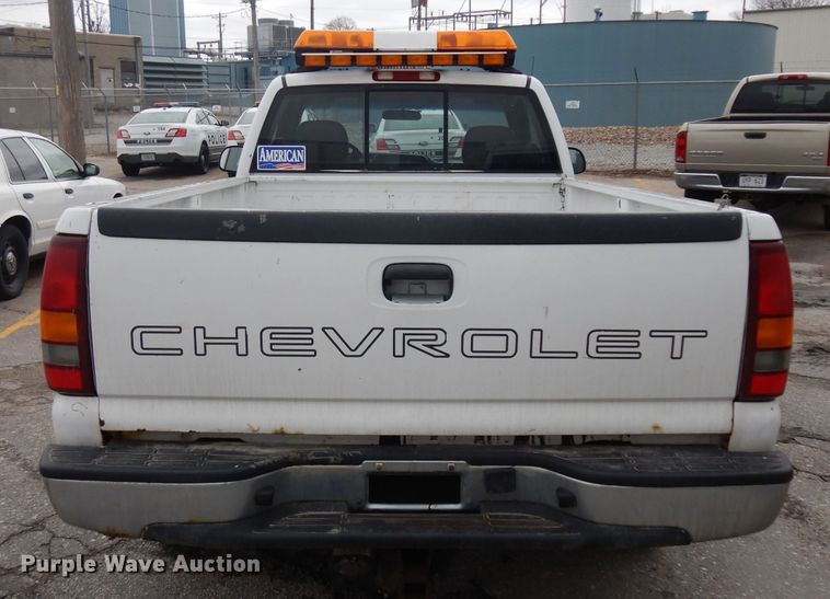 image for item ER9984 2002 Chevrolet Silverado 1500 pickup truck