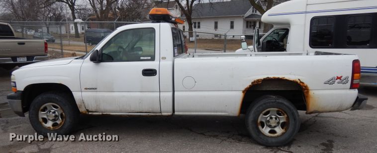 image for item ER9984 2002 Chevrolet Silverado 1500 pickup truck