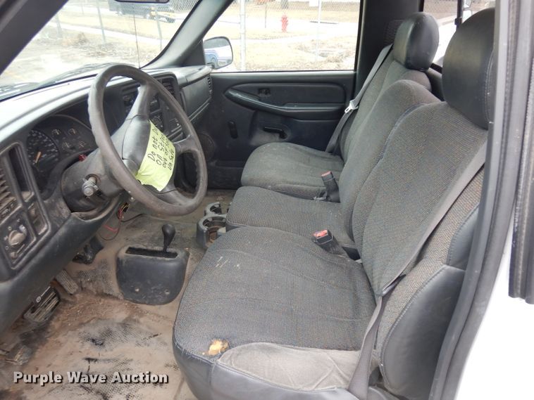 image for item ER9984 2002 Chevrolet Silverado 1500 pickup truck