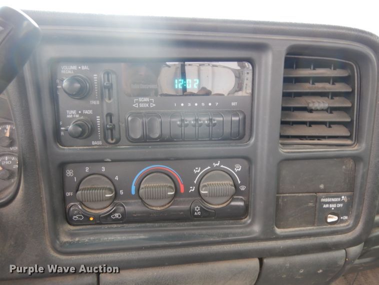 image for item ER9984 2002 Chevrolet Silverado 1500 pickup truck