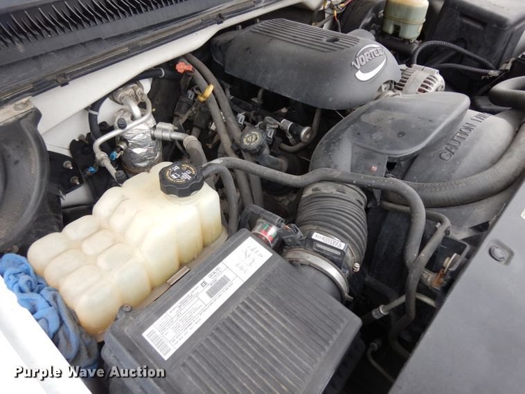 image for item ER9984 2002 Chevrolet Silverado 1500 pickup truck