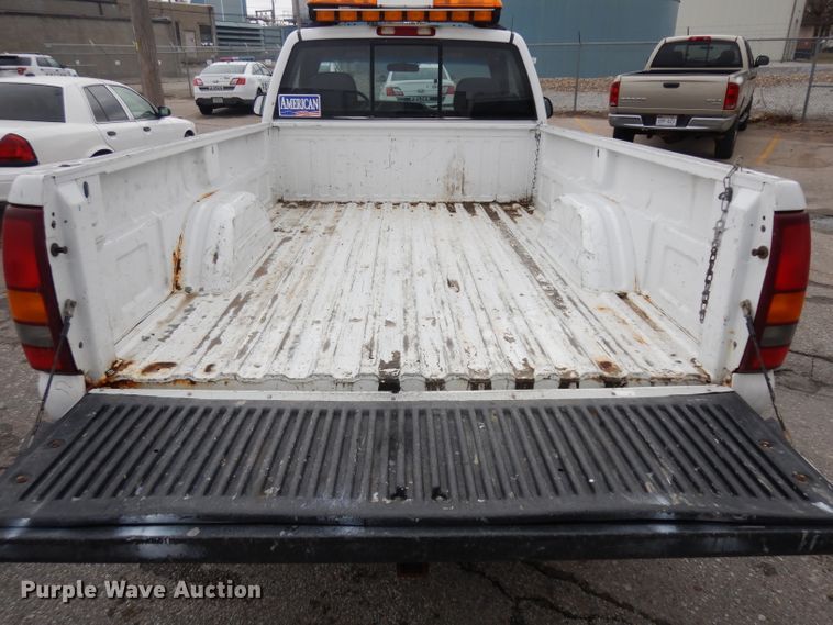 image for item ER9984 2002 Chevrolet Silverado 1500 pickup truck