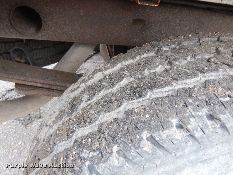 image for item ER9984 2002 Chevrolet Silverado 1500 pickup truck