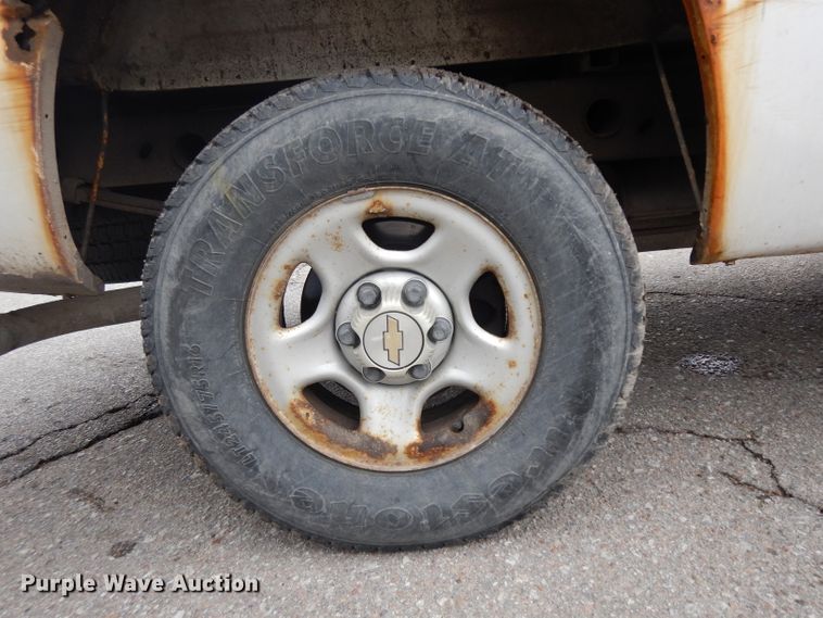 image for item ER9984 2002 Chevrolet Silverado 1500 pickup truck