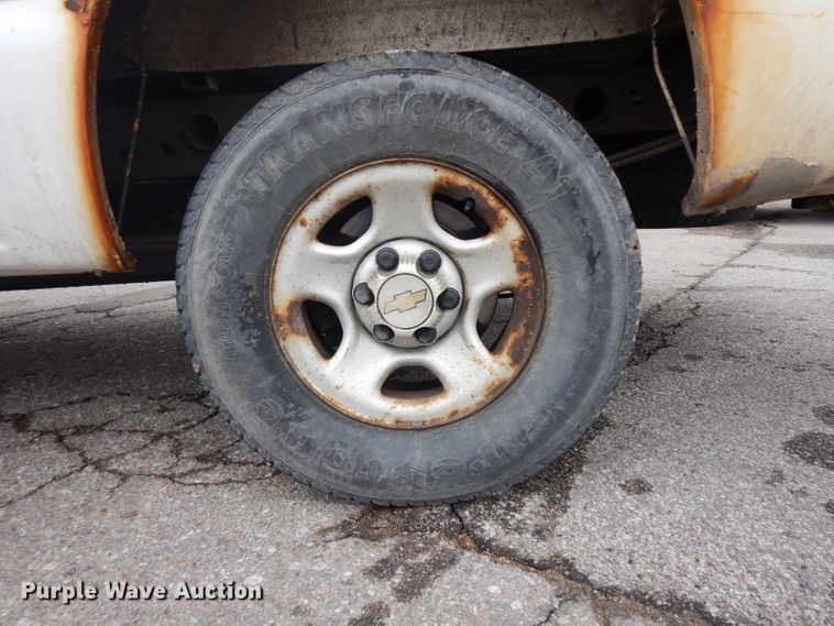 image for item ER9984 2002 Chevrolet Silverado 1500 pickup truck