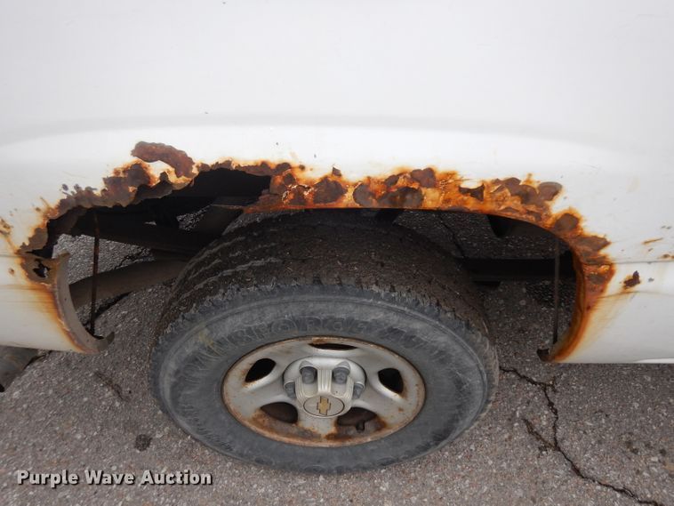 image for item ER9984 2002 Chevrolet Silverado 1500 pickup truck