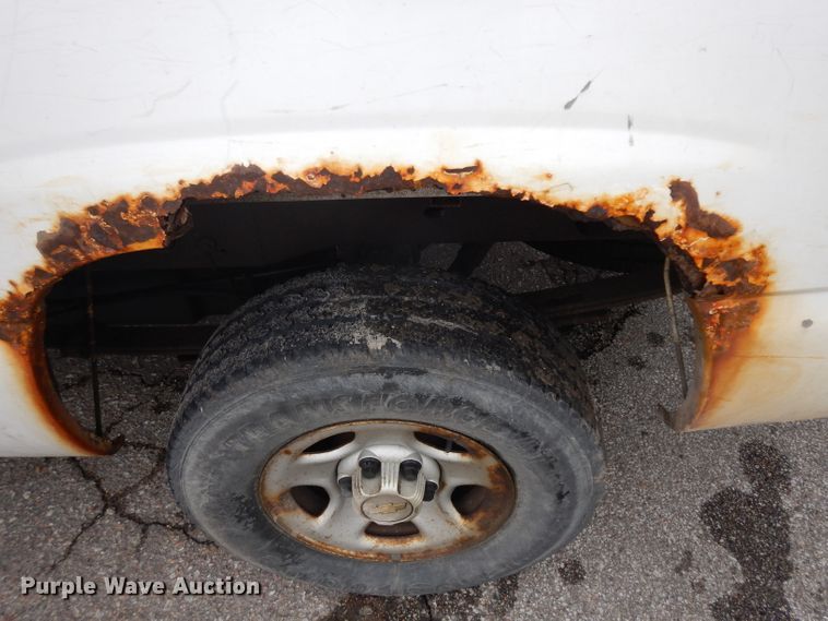 image for item ER9984 2002 Chevrolet Silverado 1500 pickup truck