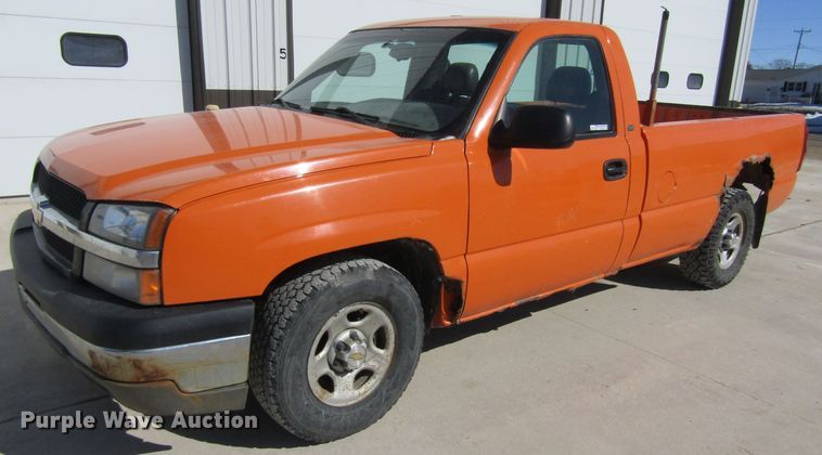 image for item FD9382 2003 Chevrolet Silverado 1500 pickup truck