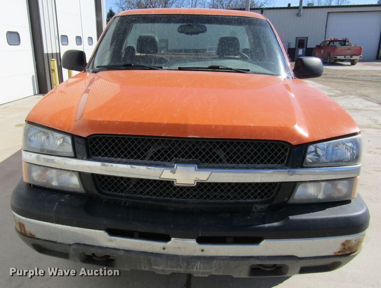 image for item FD9382 2003 Chevrolet Silverado 1500 pickup truck