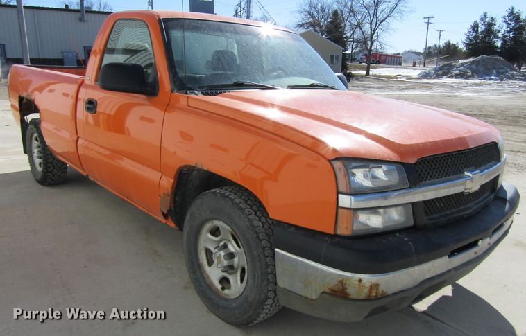 image for item FD9382 2003 Chevrolet Silverado 1500 pickup truck