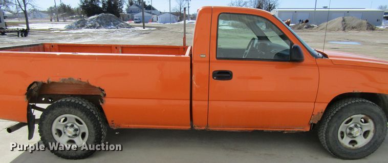 image for item FD9382 2003 Chevrolet Silverado 1500 pickup truck
