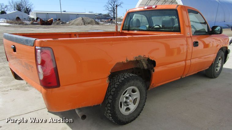 image for item FD9382 2003 Chevrolet Silverado 1500 pickup truck