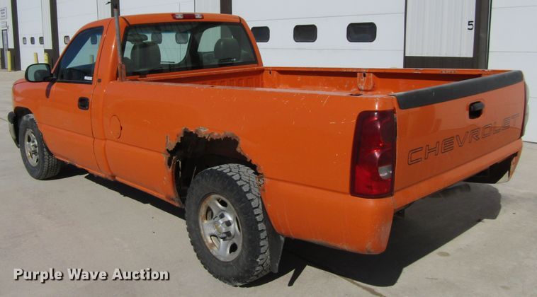 image for item FD9382 2003 Chevrolet Silverado 1500 pickup truck