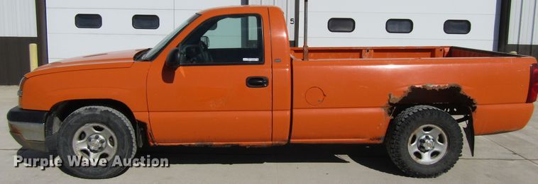 image for item FD9382 2003 Chevrolet Silverado 1500 pickup truck