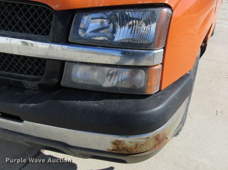 image for item FD9382 2003 Chevrolet Silverado 1500 pickup truck