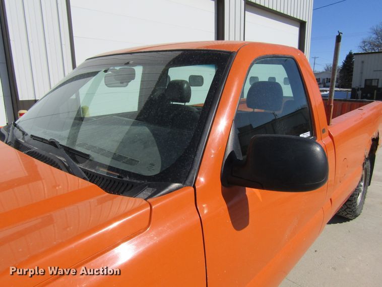 image for item FD9382 2003 Chevrolet Silverado 1500 pickup truck