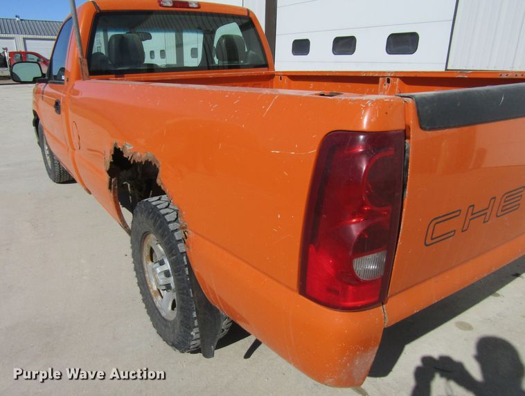 image for item FD9382 2003 Chevrolet Silverado 1500 pickup truck