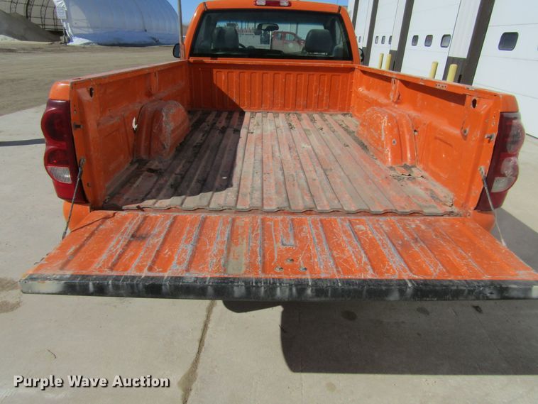 image for item FD9382 2003 Chevrolet Silverado 1500 pickup truck