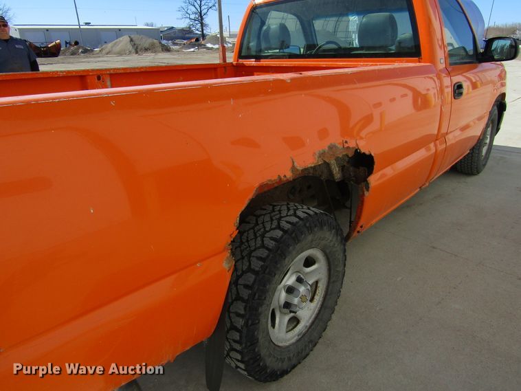 image for item FD9382 2003 Chevrolet Silverado 1500 pickup truck