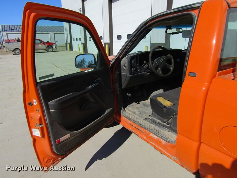 image for item FD9382 2003 Chevrolet Silverado 1500 pickup truck