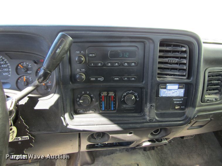 image for item FD9382 2003 Chevrolet Silverado 1500 pickup truck