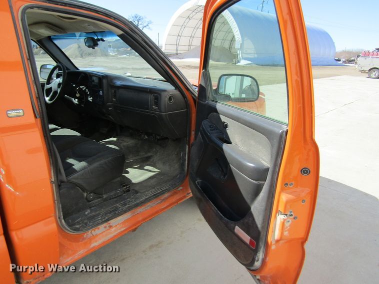 image for item FD9382 2003 Chevrolet Silverado 1500 pickup truck