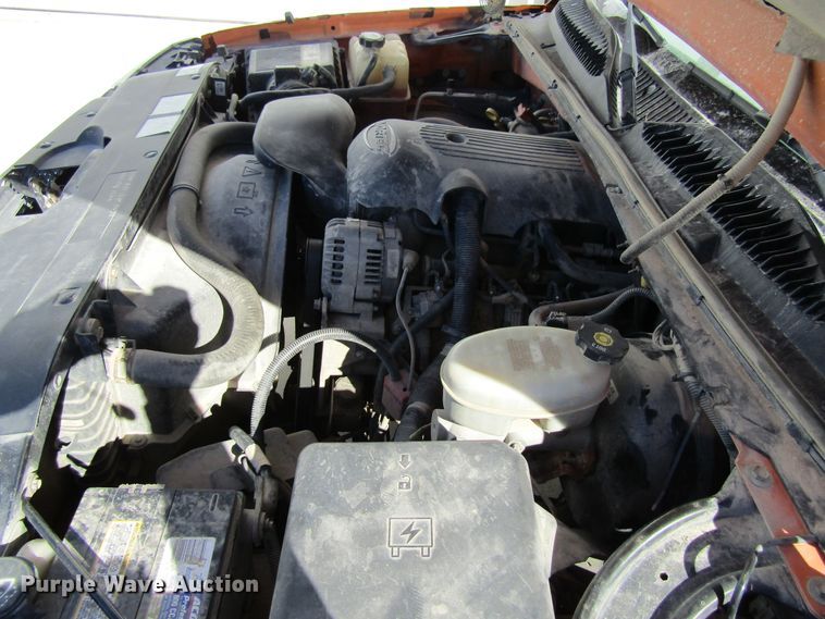 image for item FD9382 2003 Chevrolet Silverado 1500 pickup truck