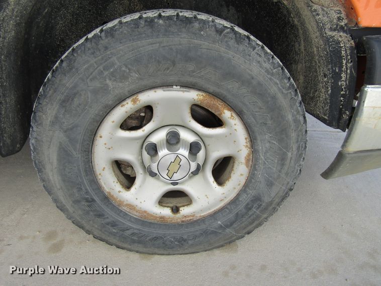 image for item FD9382 2003 Chevrolet Silverado 1500 pickup truck