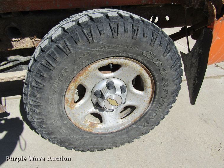 image for item FD9382 2003 Chevrolet Silverado 1500 pickup truck