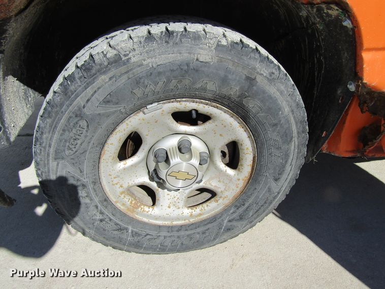 image for item FD9382 2003 Chevrolet Silverado 1500 pickup truck