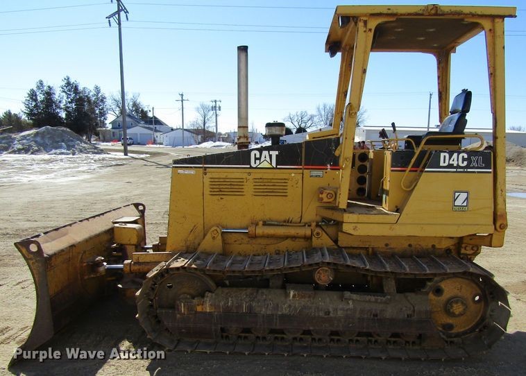image for item FD9383 1994 Caterpillar D4C Series III dozer