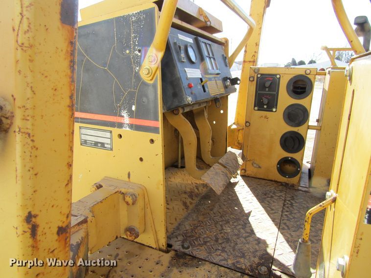 image for item FD9383 1994 Caterpillar D4C Series III dozer