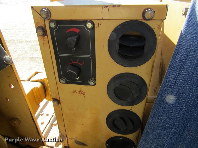 image for item FD9383 1994 Caterpillar D4C Series III dozer