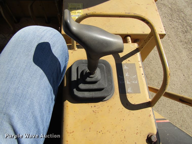 image for item FD9383 1994 Caterpillar D4C Series III dozer