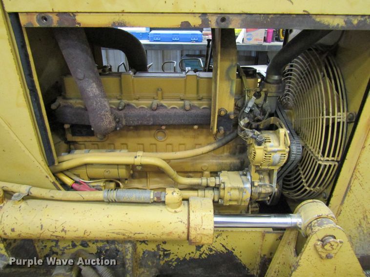 image for item FD9383 1994 Caterpillar D4C Series III dozer