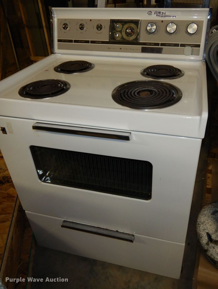 (2) Hot Point electric stoves in Emporia, KS Item FD9834 sold