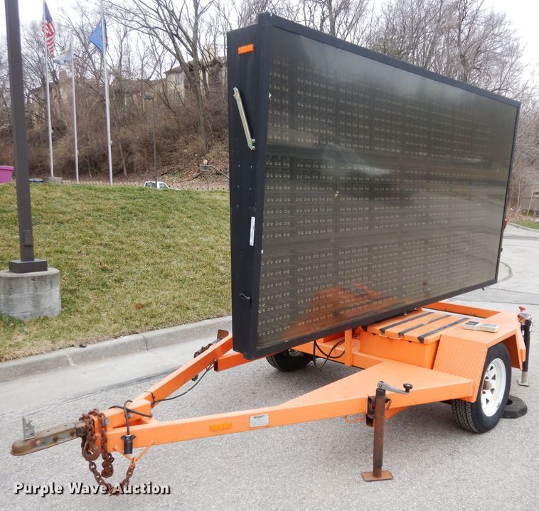 image for item FD9911 2005 VerMac message board trailer