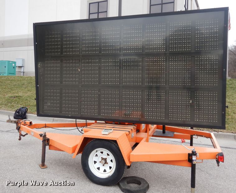 image for item FD9911 2005 VerMac message board trailer