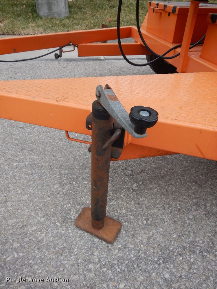 image for item FD9911 2005 VerMac message board trailer