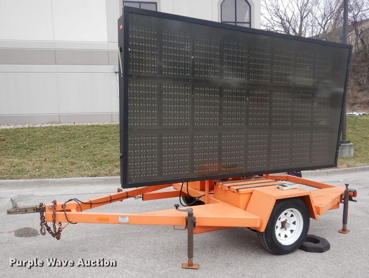 image for item FD9912 2005 VerMac message board trailer