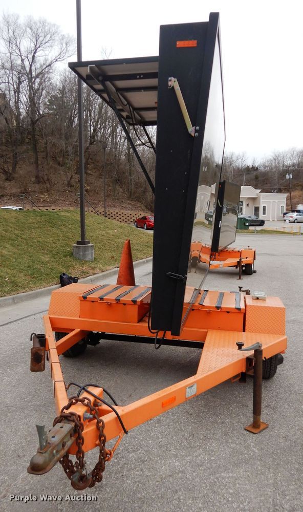 image for item FD9912 2005 VerMac message board trailer