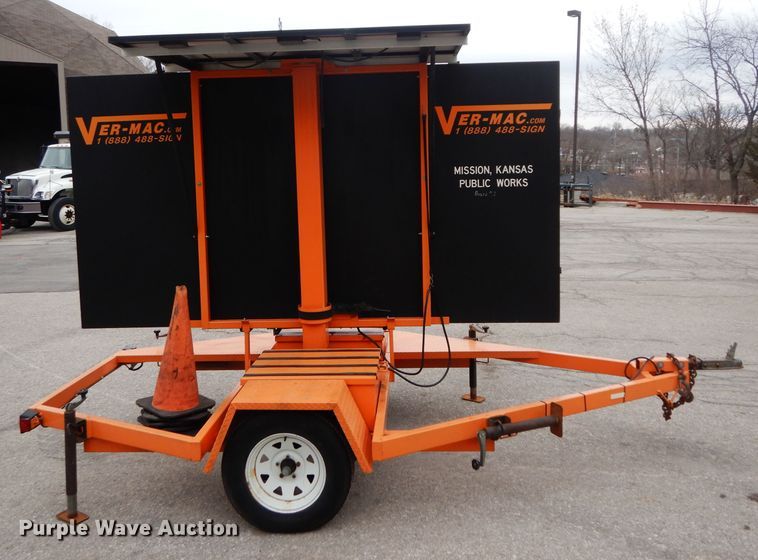image for item FD9912 2005 VerMac message board trailer