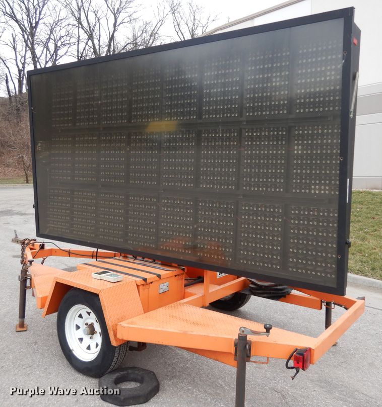 image for item FD9912 2005 VerMac message board trailer