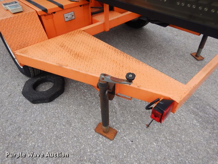 image for item FD9912 2005 VerMac message board trailer