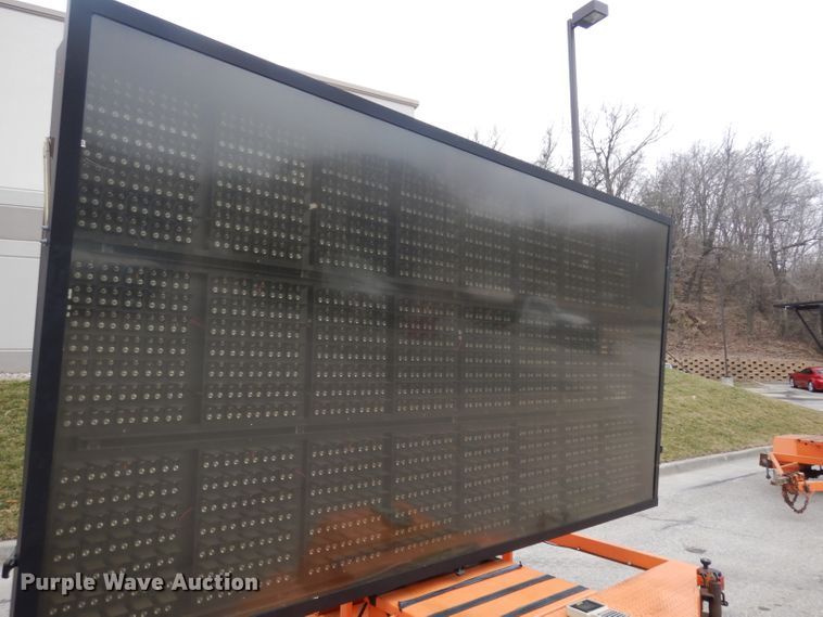 image for item FD9912 2005 VerMac message board trailer