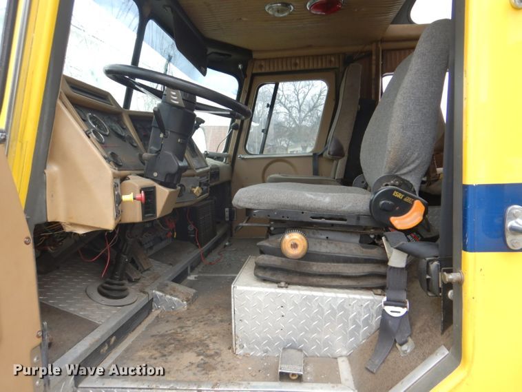 image for item FF9119 1989 Federal Motors pumper fire truck