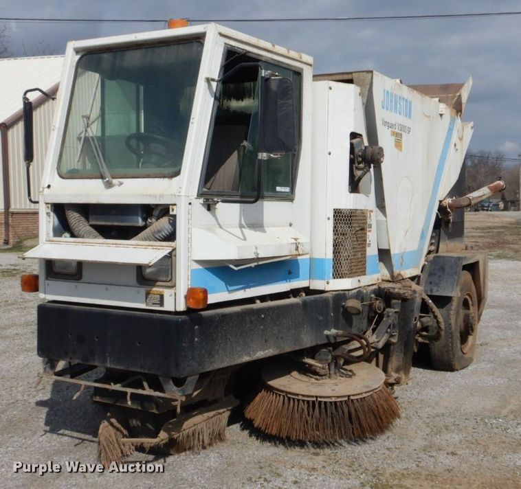 image for item FF9121 1992 Johnston Vanguard V3000SP street sweeper