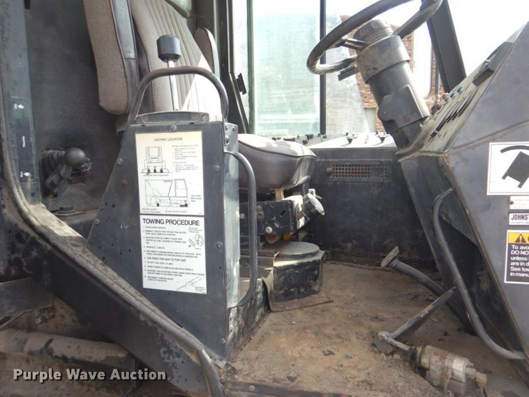 image for item FF9121 1992 Johnston Vanguard V3000SP street sweeper