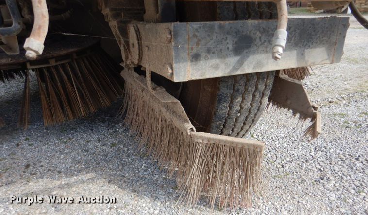 image for item FF9121 1992 Johnston Vanguard V3000SP street sweeper